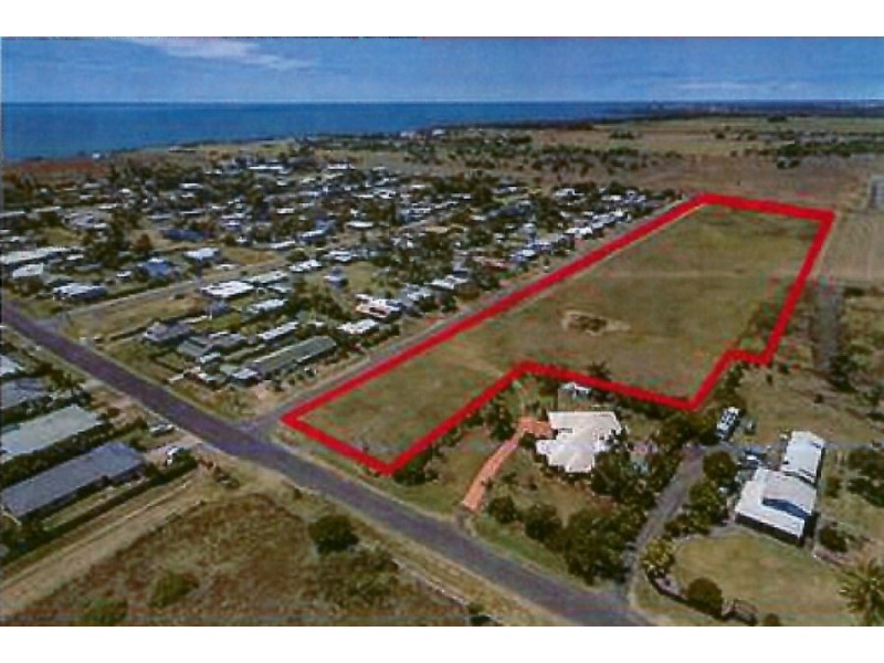 Kinch Street, Burnett Heads QLD 4670