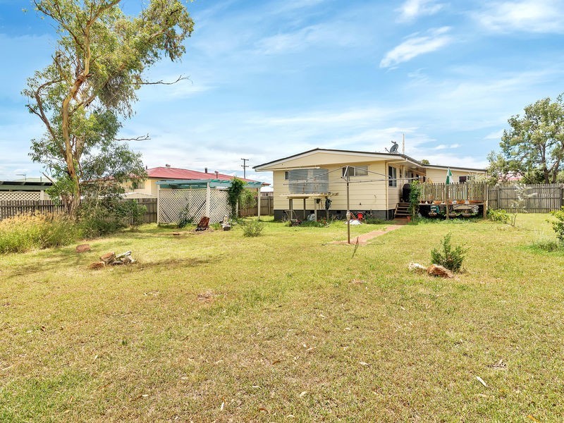 8 Shirley Street, Oakey QLD 4401