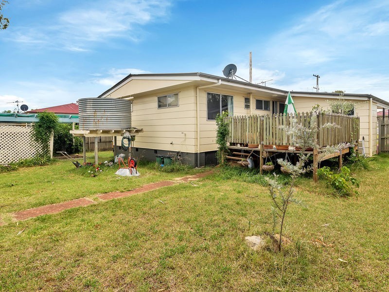 8 Shirley Street, Oakey QLD 4401