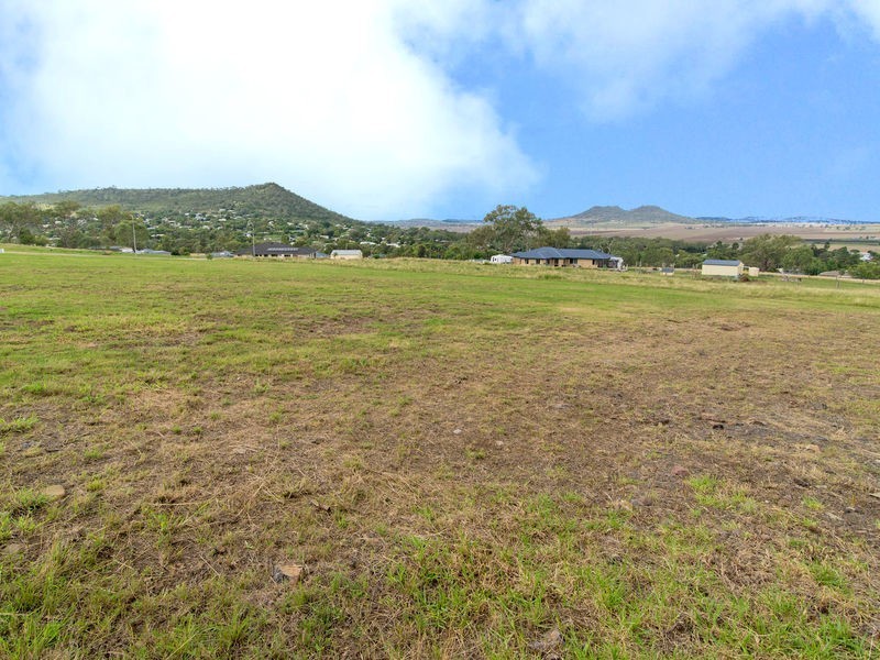 9 Sunshine Way, Kingsthorpe QLD 4400