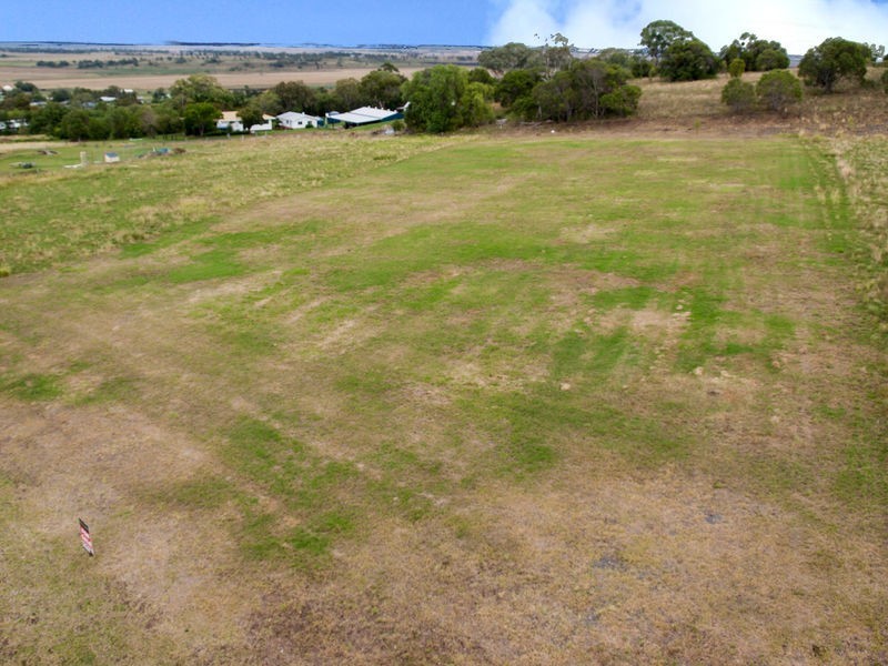9 Sunshine Way, Kingsthorpe QLD 4400