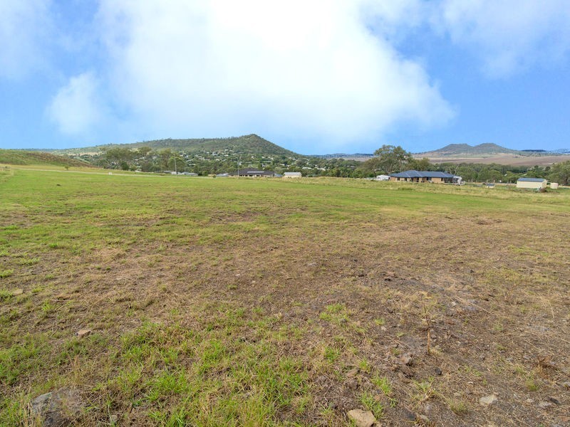 9 Sunshine Way, Kingsthorpe QLD 4400