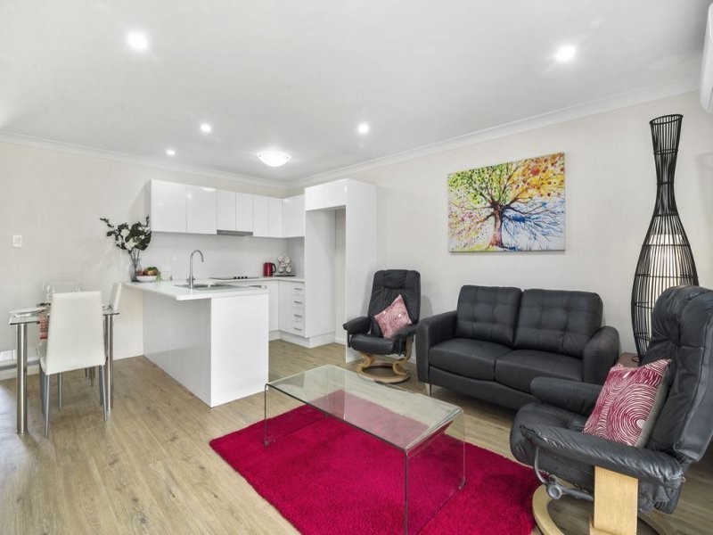 2/278 West Street, Kearneys Spring QLD 4350