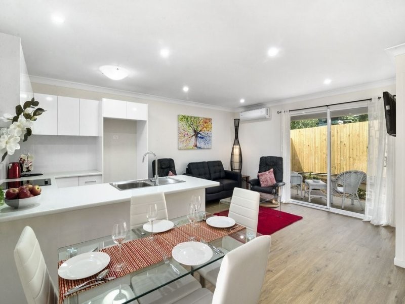 2/278 West Street, Kearneys Spring QLD 4350