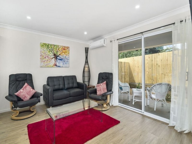 2/278 West Street, Kearneys Spring QLD 4350