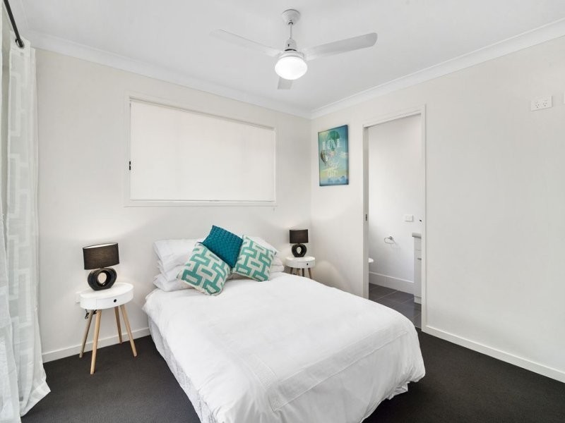 2/278 West Street, Kearneys Spring QLD 4350