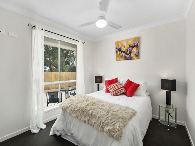 2/278 West Street, Kearneys Spring QLD 4350