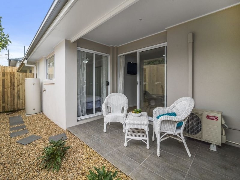 2/278 West Street, Kearneys Spring QLD 4350