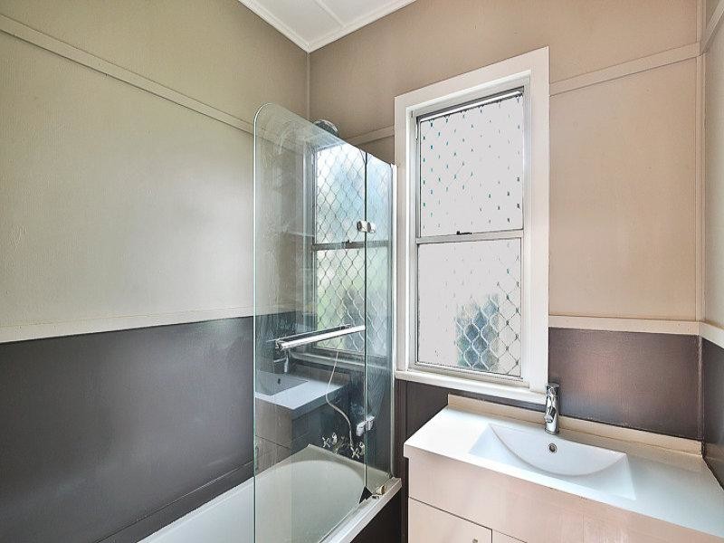15 Weetwood Street, Newtown QLD 4350