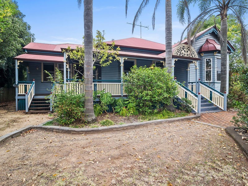 204 Campbell Street, Newtown QLD 4350