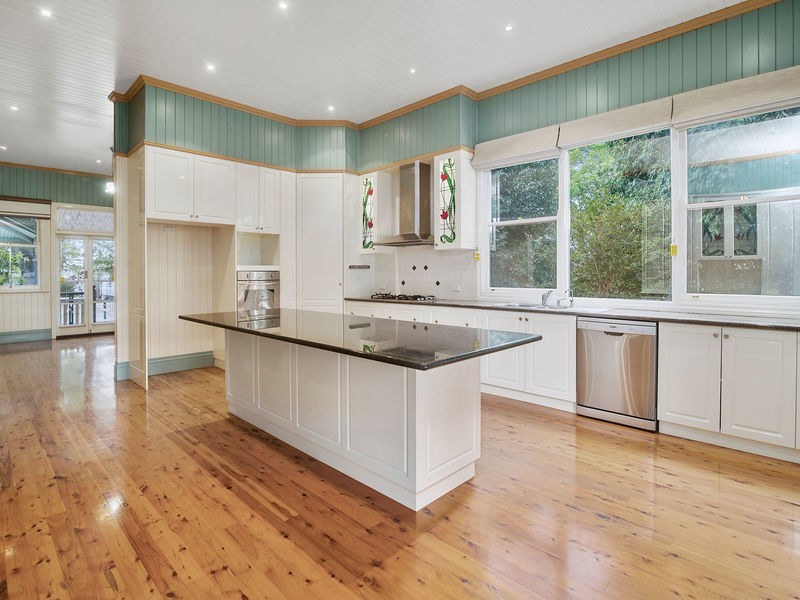 204 Campbell Street, Newtown QLD 4350