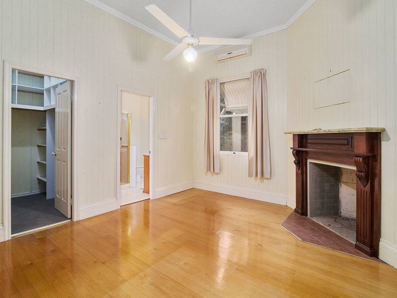 204 Campbell Street, Newtown QLD 4350