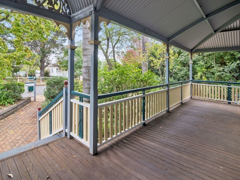 204 Campbell Street, Newtown QLD 4350