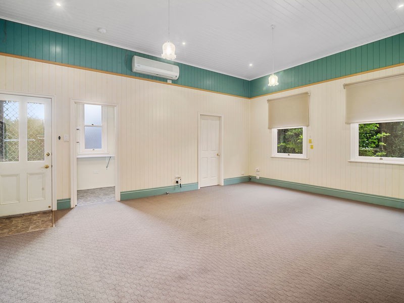 204 Campbell Street, Newtown QLD 4350