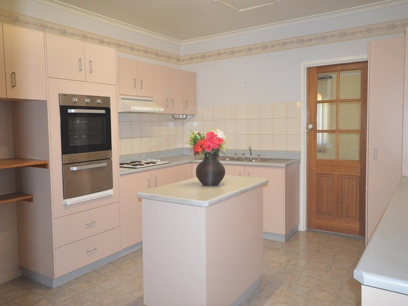 280 West Street, Kearneys Spring QLD 4350