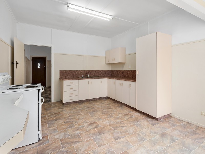 6 Monash Street, Newtown QLD 4350