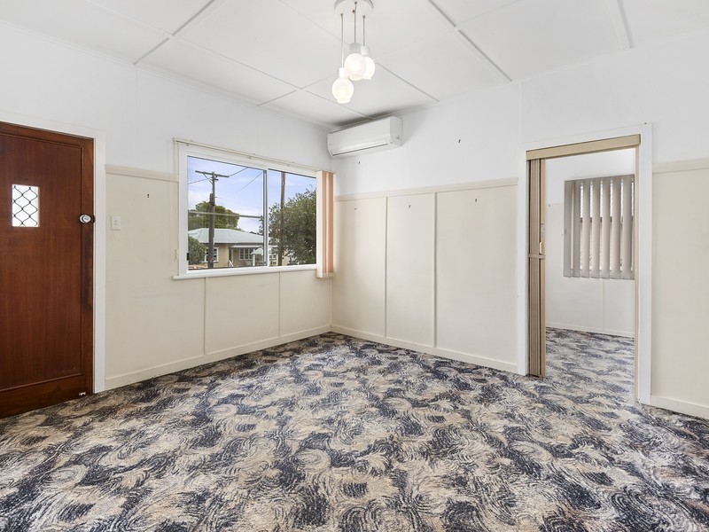 6 Monash Street, Newtown QLD 4350