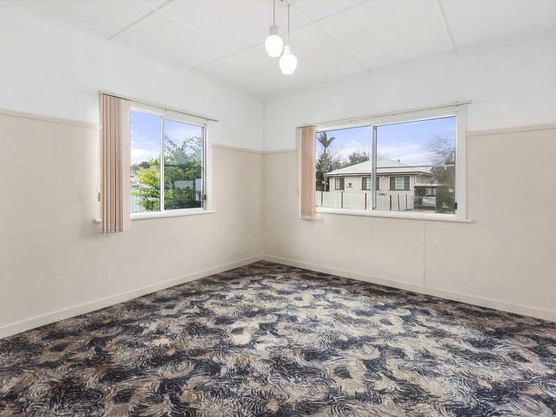 6 Monash Street, Newtown QLD 4350