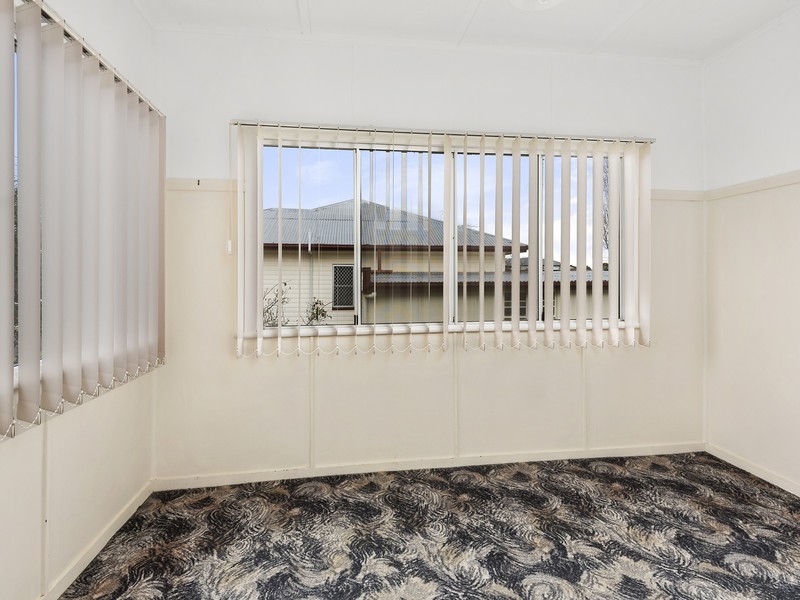 6 Monash Street, Newtown QLD 4350
