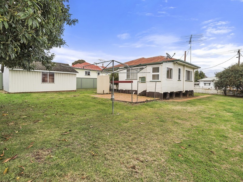 6 Monash Street, Newtown QLD 4350