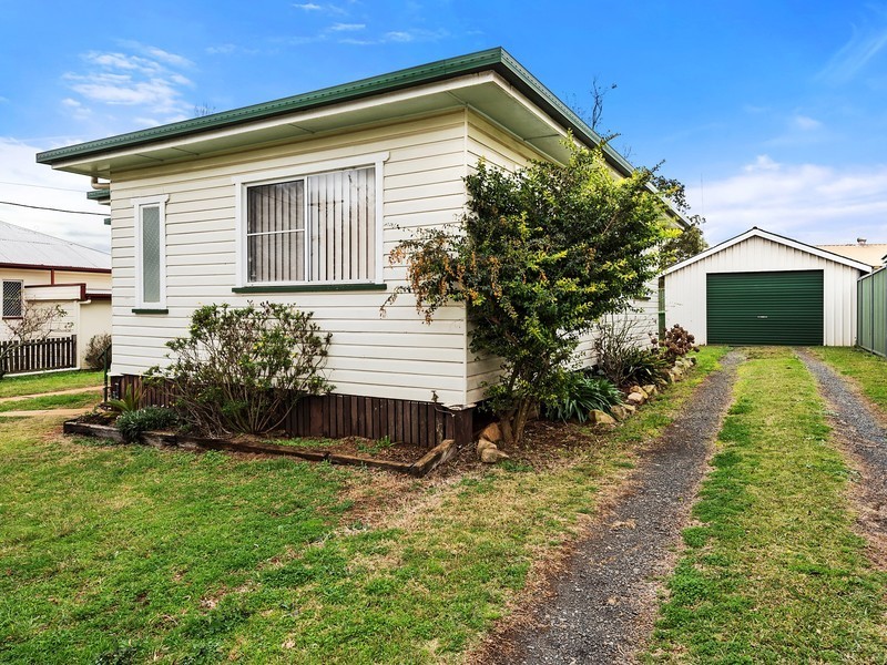 6 Monash Street, Newtown QLD 4350