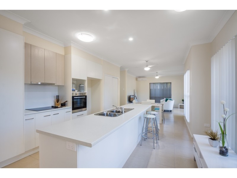 1/77 Anzac Avenue, Newtown QLD 4350