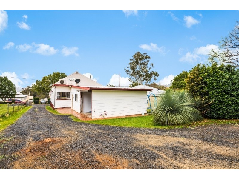 10 Cumming Street, North Toowoomba QLD 4350