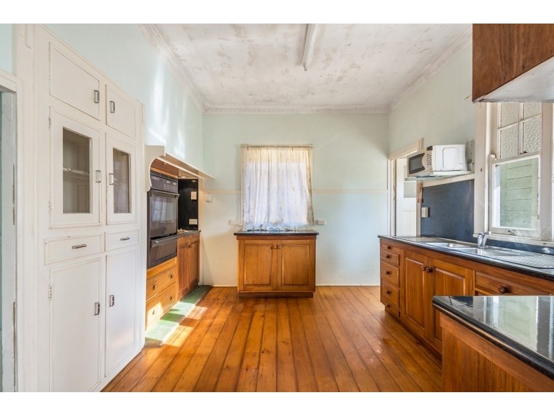 717 Ruthven Street, South Toowoomba QLD 4350