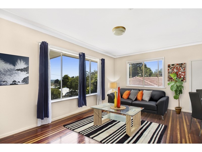 2 Esther Street, Mount Lofty QLD 4350