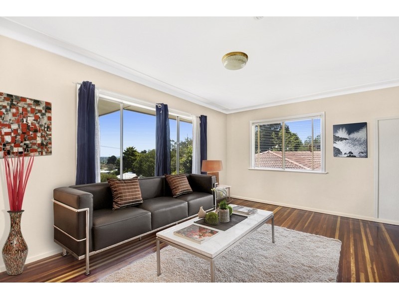 2 Esther Street, Mount Lofty QLD 4350
