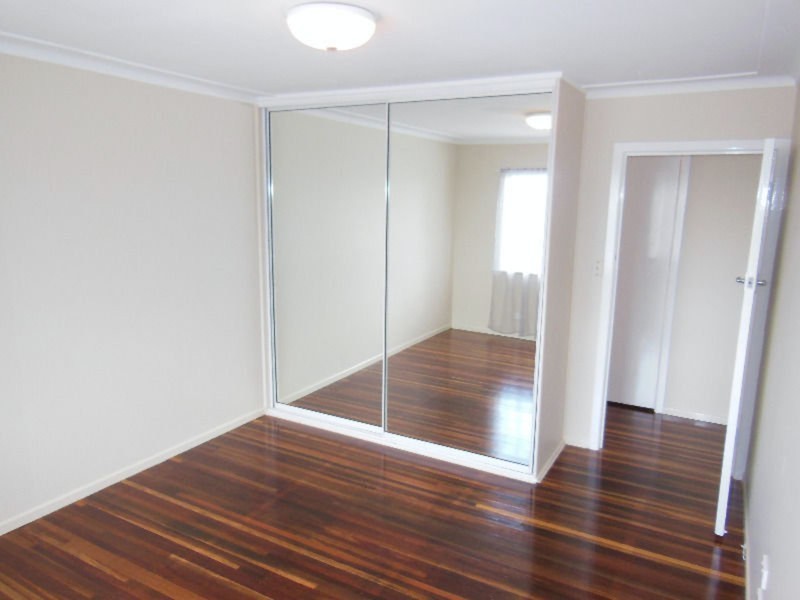 2 Esther Street, Mount Lofty QLD 4350