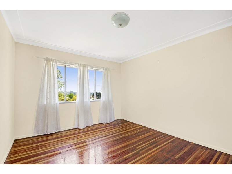 2 Esther Street, Mount Lofty QLD 4350