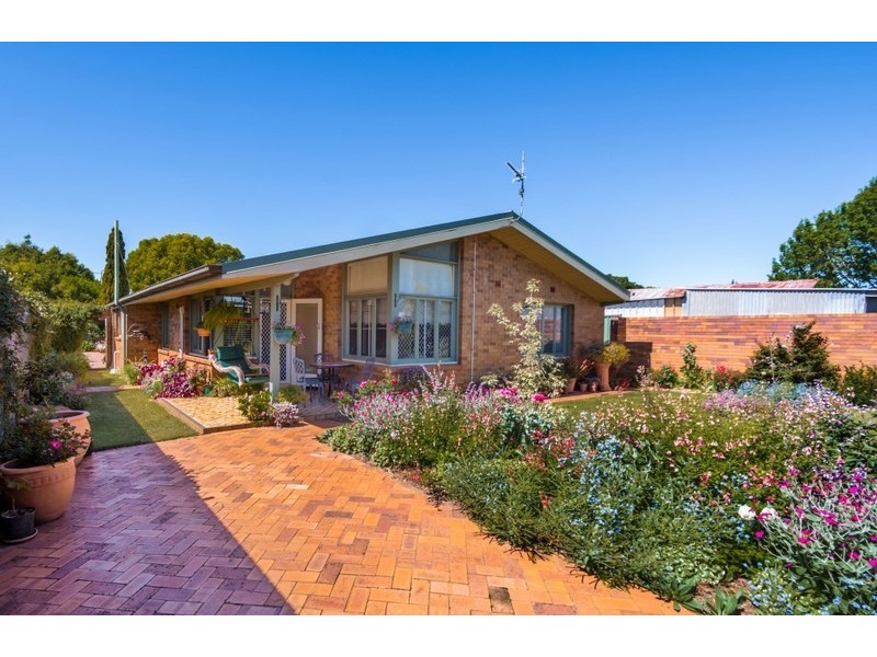 33 Anzac Avenue, Newtown QLD 4350