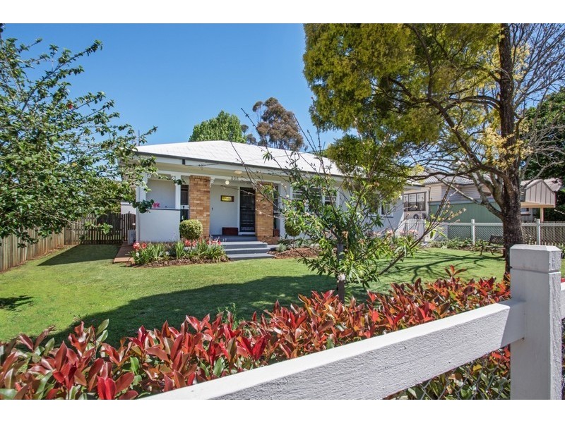 208 Campbell Street, Newtown QLD 4350