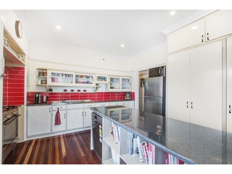 208 Campbell Street, Newtown QLD 4350