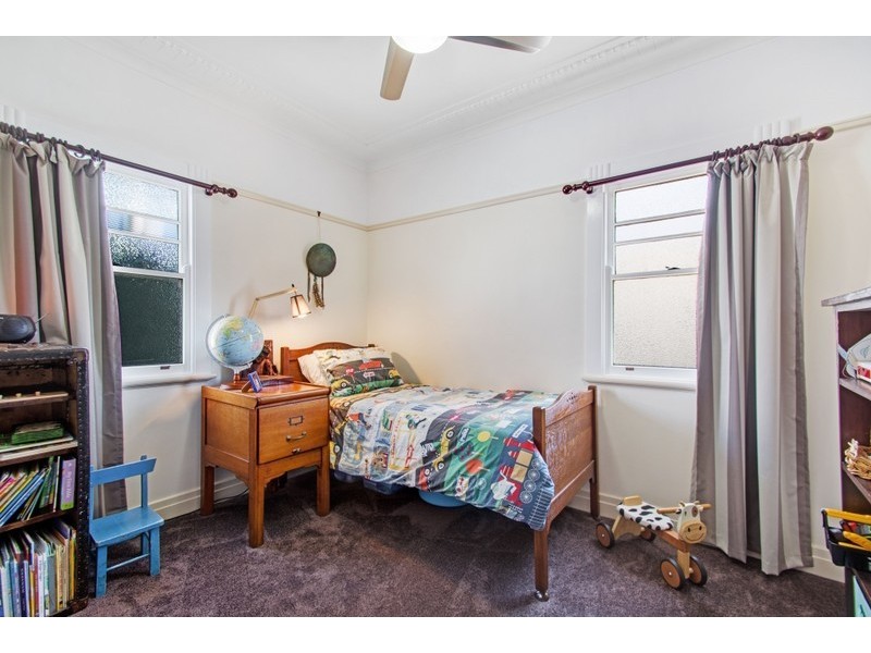208 Campbell Street, Newtown QLD 4350