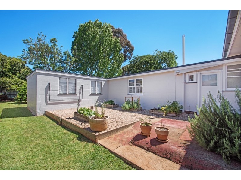 208 Campbell Street, Newtown QLD 4350