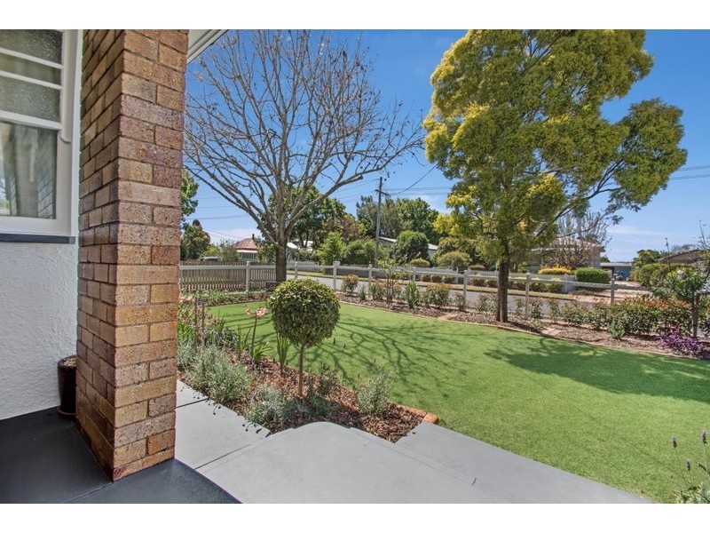208 Campbell Street, Newtown QLD 4350