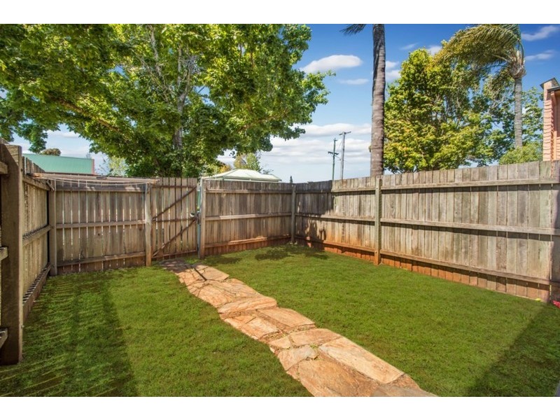 7/203 Campbell Street, Newtown QLD 4350