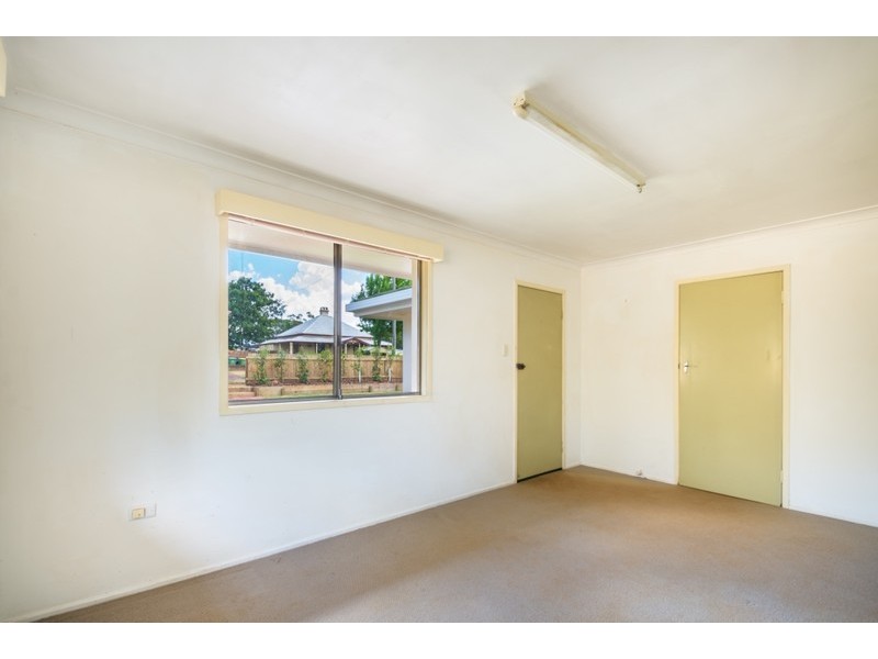 27 Wallace Street, Newtown QLD 4350