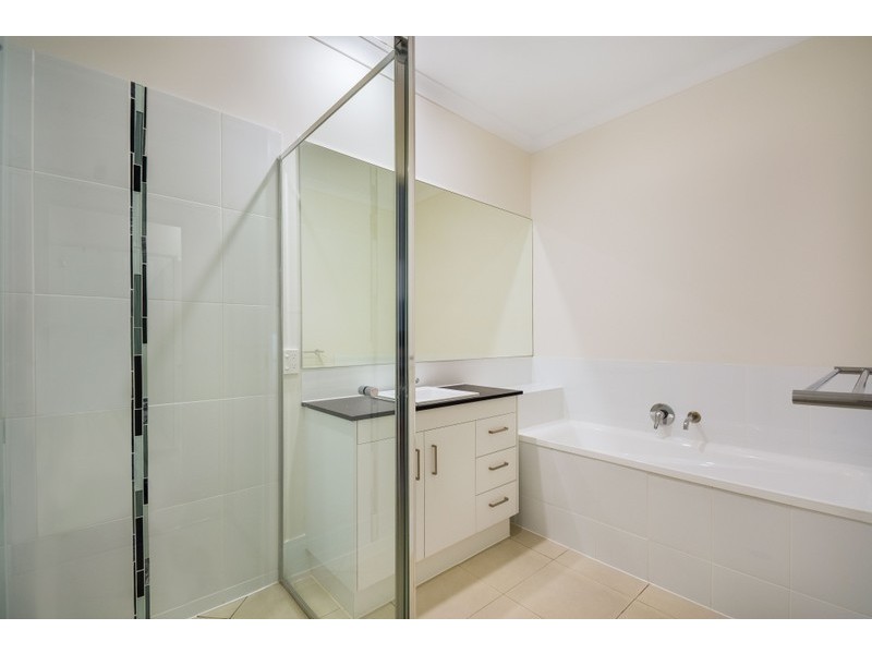 1/32A Wombyra Street, Newtown QLD 4350