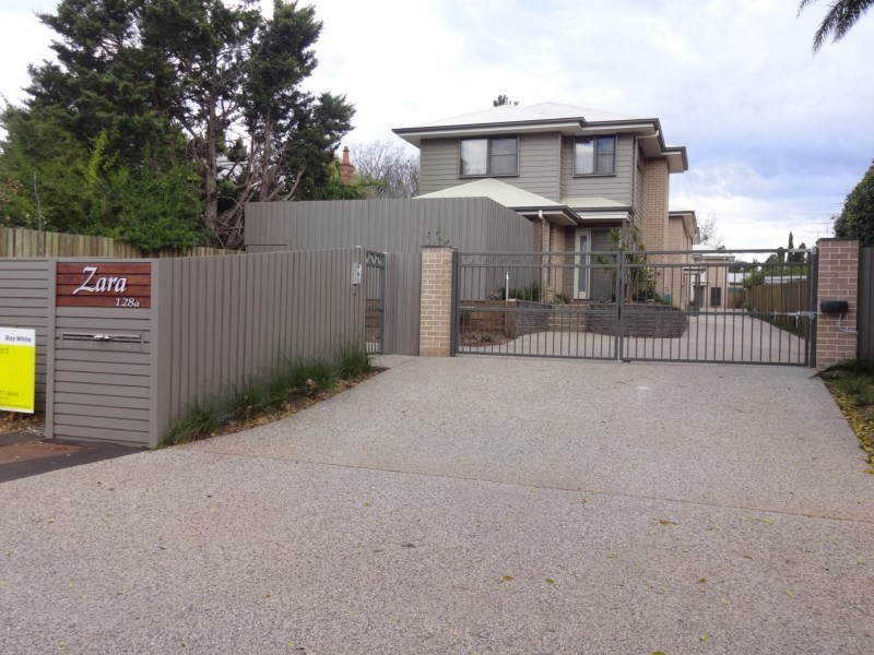 4/128A James Street, South Toowoomba QLD 4350