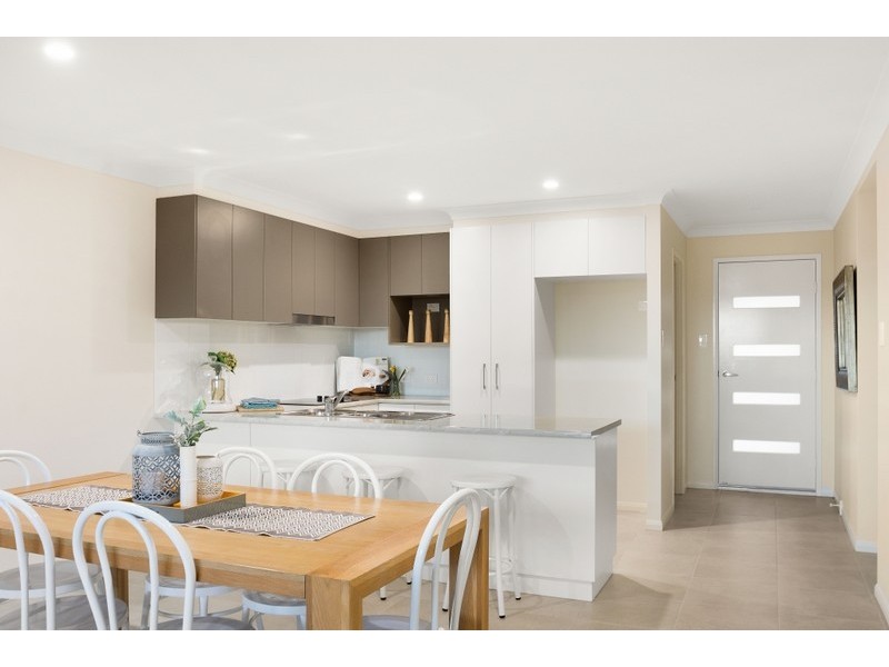 3/8 Brim Street, Newtown QLD 4350