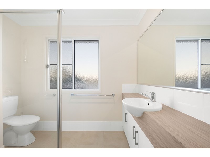 3/8 Brim Street, Newtown QLD 4350