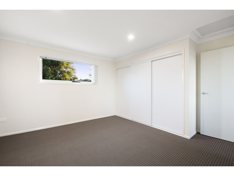 3/8 Brim Street, Newtown QLD 4350