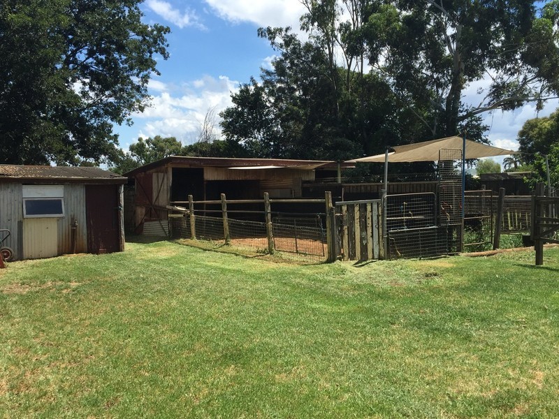 40-42 Rob Street, Newtown QLD 4350