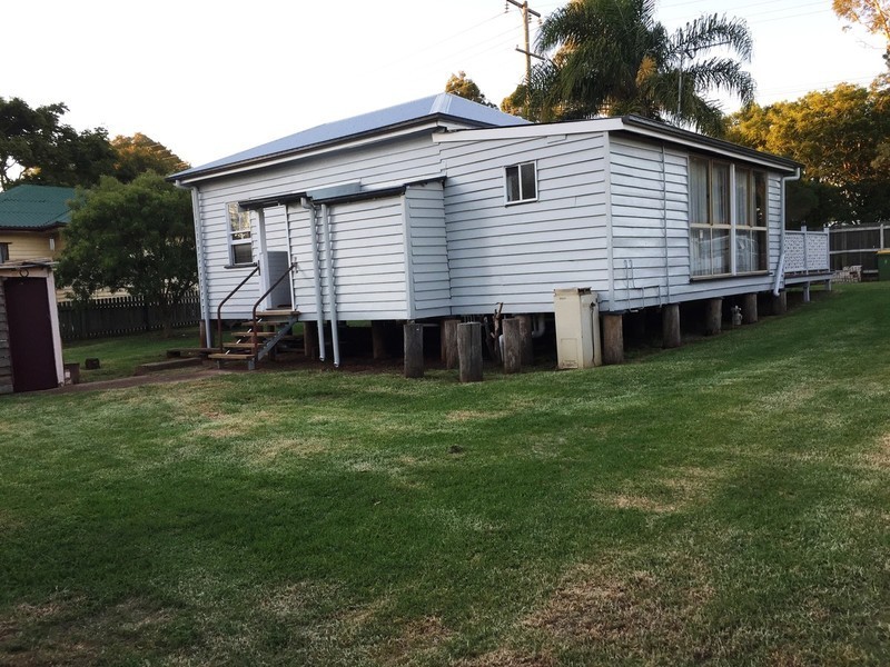 40-42 Rob Street, Newtown QLD 4350