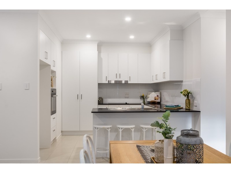 2/32A Wombyra Street, Newtown QLD 4350