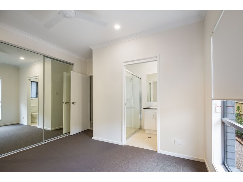 2/32A Wombyra Street, Newtown QLD 4350