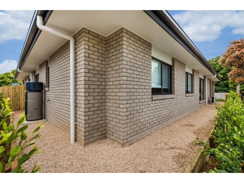 2/32A Wombyra Street, Newtown QLD 4350